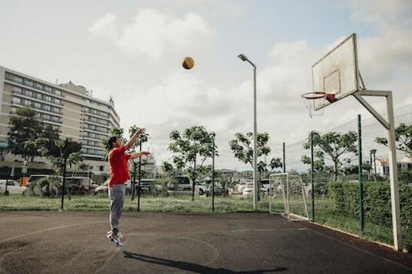 汤普森在成都哪个球场_汤普森在成都哪个球场踢球